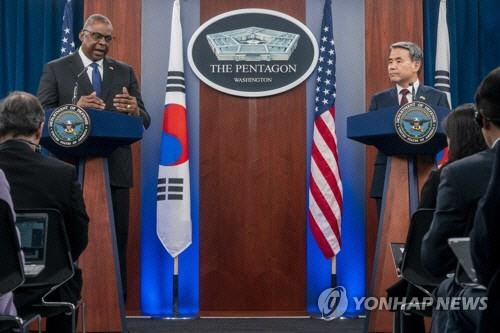 회견 중인 이종섭 국방부 장관과 오스틴 미 국방장관[EPA=연합뉴스]